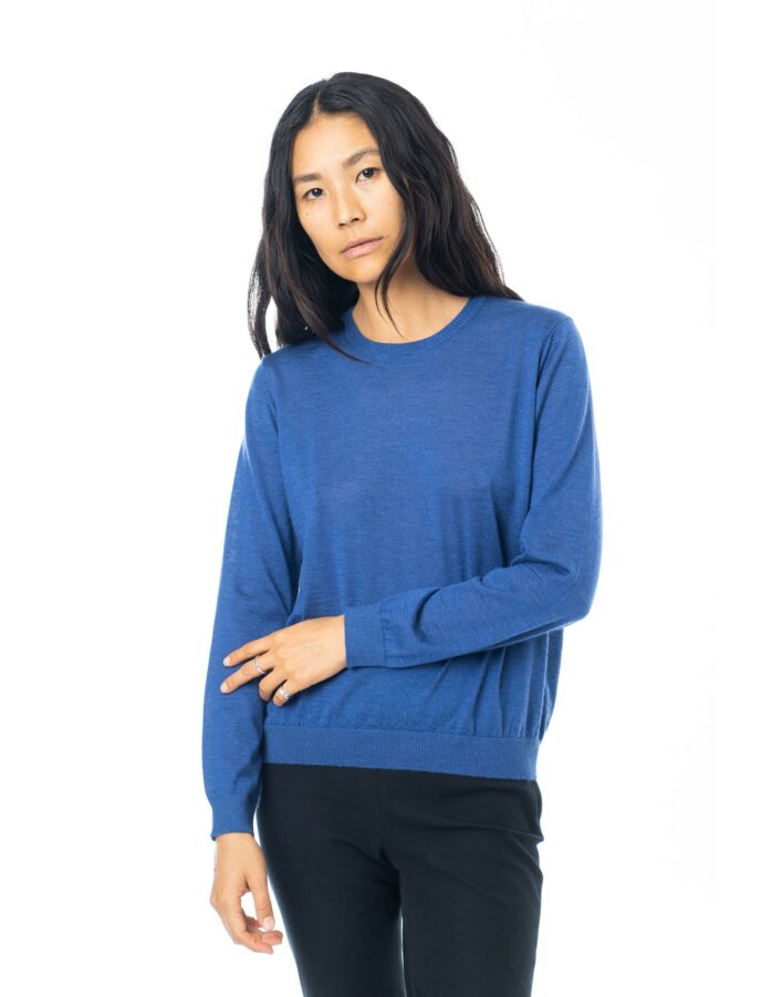 FINE Klein blue 698x901 - Sweater FINE - Kaki