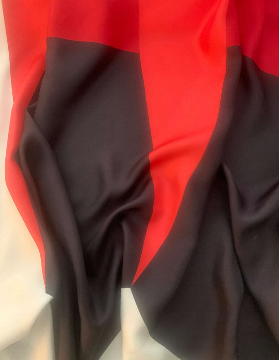 Keira - Jupe évasée en twill de soie vintage imprimé rouge noir et écru bleu