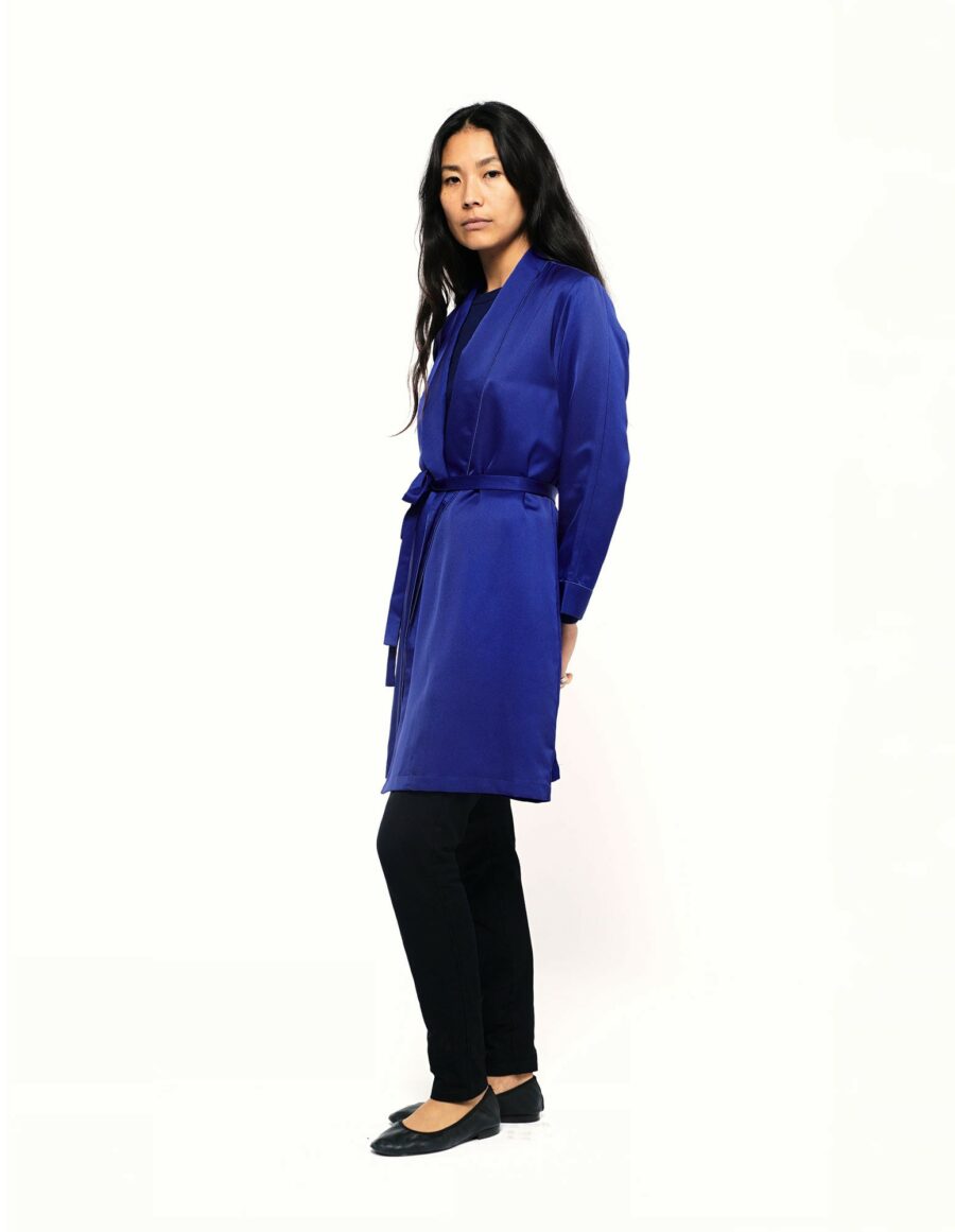 Kao - Robe kimono en crepe de soie vintage uni bleu klein