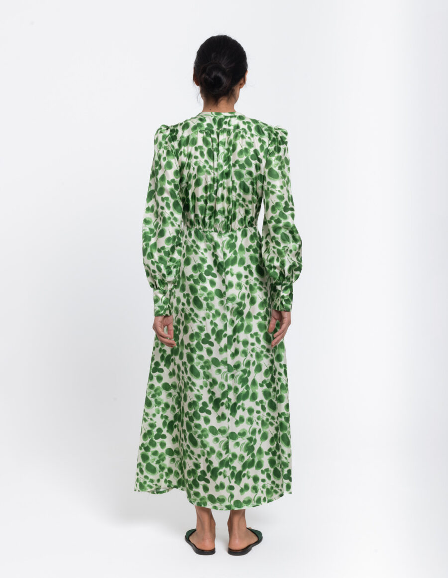 Feminine midi dress with long sleeves in a green and offwhite vintage flower print in silk twill