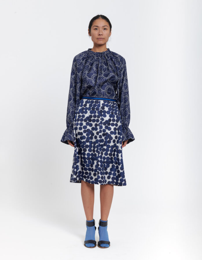 Assymetric skirt with biais detailing in a geometric blue and offwhite vintage print in silk twill