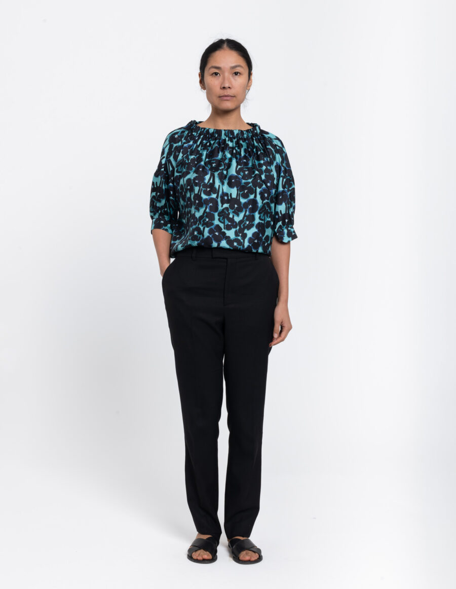 Top with gathered neckline in a floral black and turquoise vintage print in silk twill