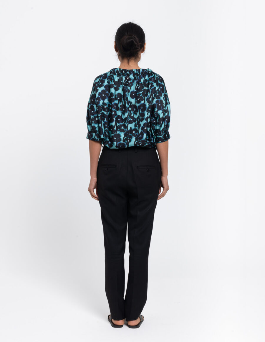 Top with gathered neckline in a floral black and turquoise vintage print in silk twill