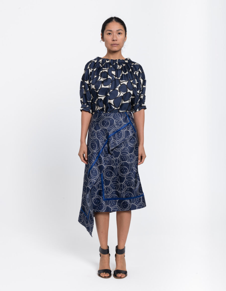 Top with gathered neckline in a geometric blue and offwhite vintage print in silk twill