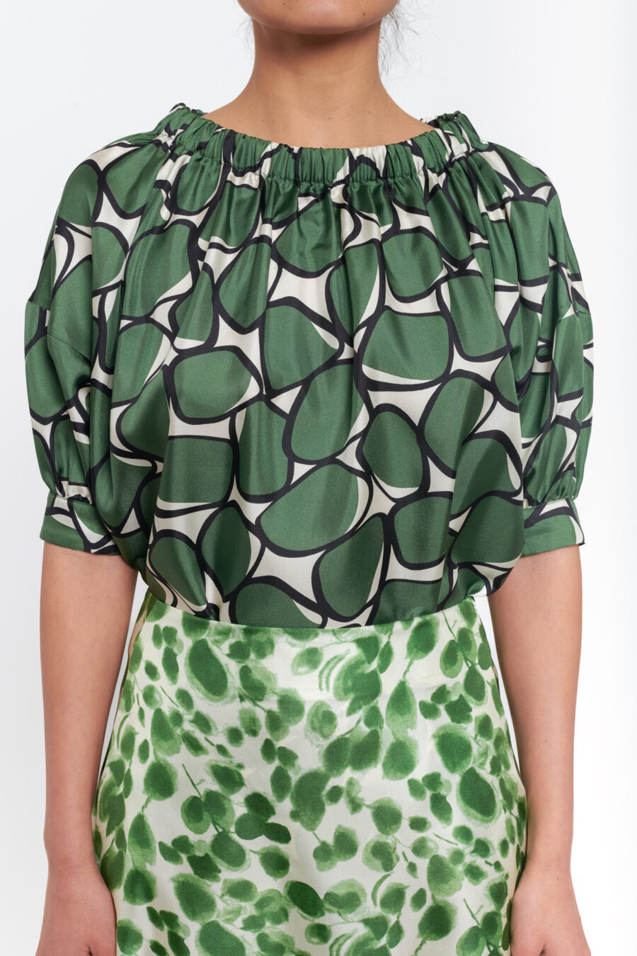 Top with gathered neckline in a geometric green and offwhite vintage print in silk twill