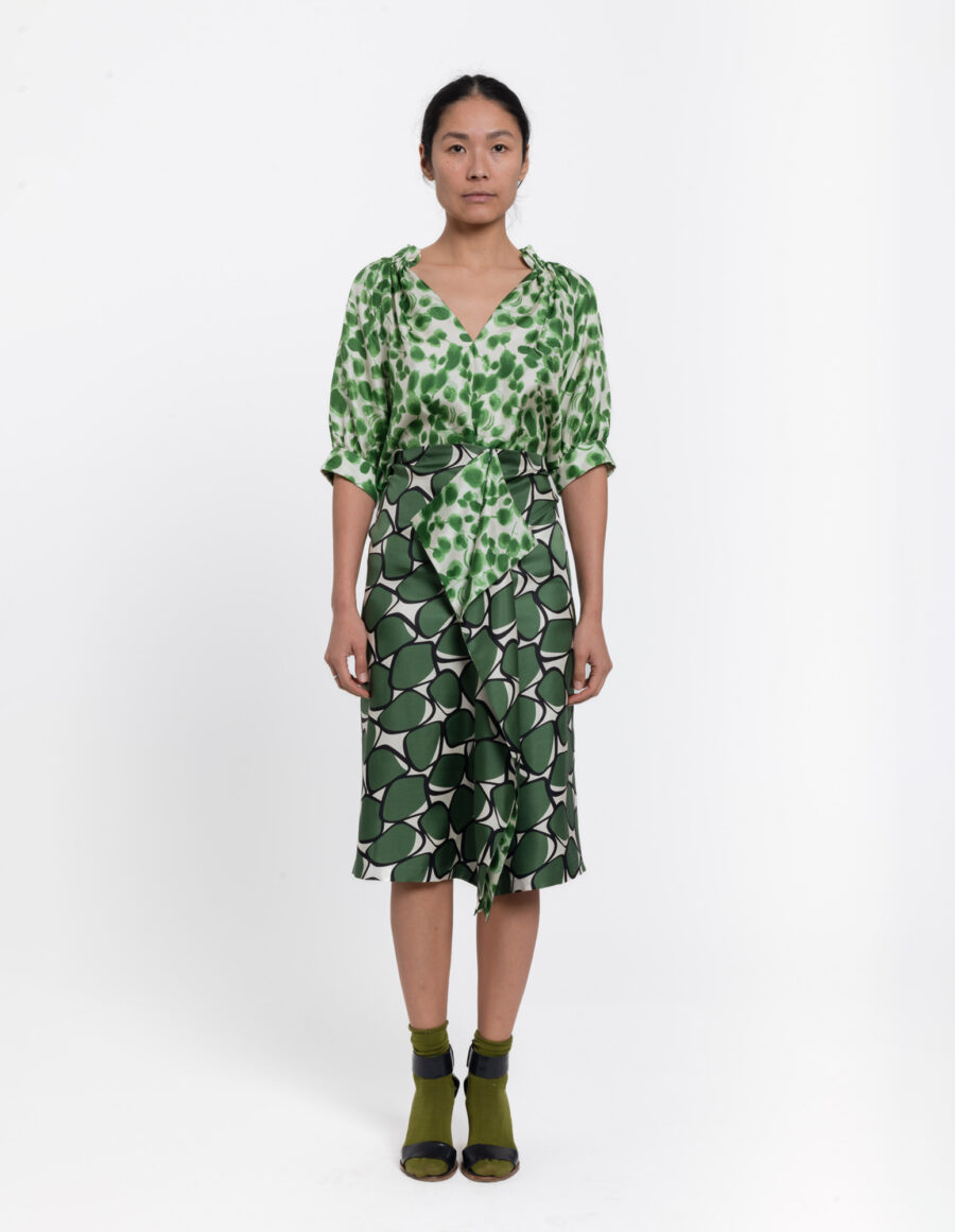 Shortsleeve top with ruffled neckline in a floral green and offwhite vintage print in silk twill